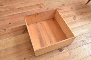 和製アンティーク　前面ヒノキ材　ノスタルジックな空間を高める戸棚(収納棚、キャビネット、食器棚、サイドボード)(R-047594)