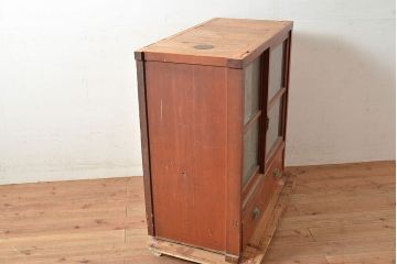 和製アンティーク　前面ヒノキ材　ノスタルジックな空間を高める戸棚(収納棚、キャビネット、食器棚、サイドボード)(R-047594)