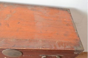 和製アンティーク　大きめの金具がアクセントになるヒノキ材製の重ね箪笥(収納箪笥、衣装箪笥、整理箪笥、引き出し)(R-047595)