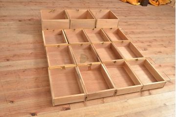 和製アンティーク　ナラ材製　小物収納に便利な北欧インテリアの雰囲気が漂うキャビネット(収納棚、リビングボード、引き出し)(R-047597)