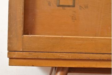 和製アンティーク　ナラ材製　小物収納に便利な北欧インテリアの雰囲気が漂うキャビネット(収納棚、リビングボード、引き出し)(R-047597)