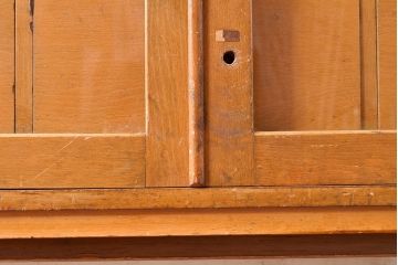 和製アンティーク　ナラ材製　小物収納に便利な北欧インテリアの雰囲気が漂うキャビネット(収納棚、リビングボード、引き出し)(R-047597)