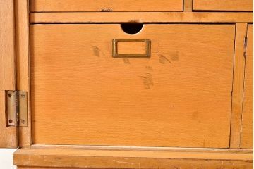 和製アンティーク　ナラ材製　小物収納に便利な北欧インテリアの雰囲気が漂うキャビネット(収納棚、リビングボード、引き出し)(R-047597)