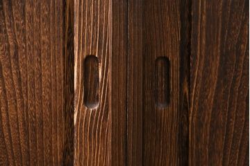 中古　美品　桐里工房製!しっとりとした落ち着きのある佇まいが魅力的な総桐材製キャビネット(収納棚、戸棚)(定価約100万円)(R-047598)