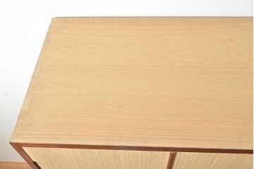 中古美品　民芸家具　縁・取っ手座桑材　特注品で作られた珍しいサイズ!コントラストがお洒落な国産桐箪笥(衣装箪笥、着物箪笥、和タンス、引き出し、桐たんす)(R-047599)