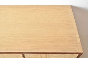 中古美品　民芸家具　縁・取っ手座桑材　特注品で作られた珍しいサイズ!コントラストがお洒落な国産桐箪笥(衣装箪笥、着物箪笥、和タンス、引き出し、桐たんす)(R-047599)