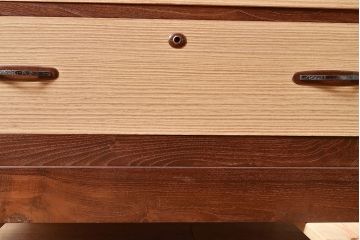 中古美品　民芸家具　縁・取っ手座桑材　特注品で作られた珍しいサイズ!コントラストがお洒落な国産桐箪笥(衣装箪笥、着物箪笥、和タンス、引き出し、桐たんす)(R-047599)