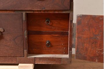 和製アンティーク　ケヤキの木目が和の趣を演出する仙台箪笥(重ね箪笥、時代箪笥、衣装箪笥)(R-047601)