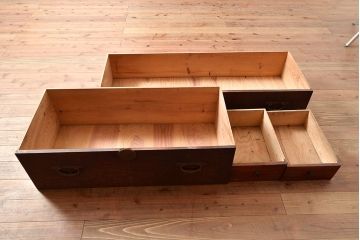 和製アンティーク　ケヤキの木目が和の趣を演出する仙台箪笥(重ね箪笥、時代箪笥、衣装箪笥)(R-047603)