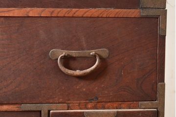 和製アンティーク　ケヤキの木目が和の趣を演出する仙台箪笥(重ね箪笥、時代箪笥、衣装箪笥)(R-047603)