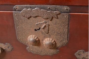 和製アンティーク　上手物!前面欅(ケヤキ)材の上品な二本松箪笥(重ね箪笥、時代箪笥、衣装箪笥)(R-047605)