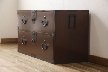 和製アンティーク　上手物!前面欅(ケヤキ)材の上品な二本松箪笥ローボード(時代箪笥、衣装箪笥、ローチェスト)(R-047606)