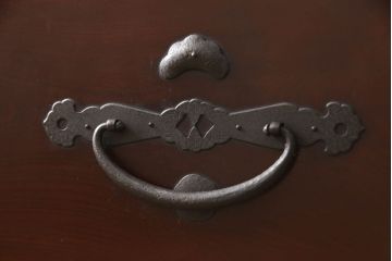 和製アンティーク　上手物!前面欅(ケヤキ)材の上品な二本松箪笥ローボード(時代箪笥、衣装箪笥、ローチェスト)(R-047606)