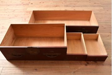和製アンティーク　上手物!前面欅(ケヤキ)材の上品な二本松箪笥(和たんす、収納タンス、時代箪笥、衣装箪笥、引き出し)(R-047607)