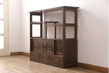 中古　美品　伝統工芸・軽井沢彫りのお品!桜の彫り装飾を存分に楽しめる飾り棚(茶棚)(R-047610)