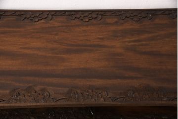 中古　美品　伝統工芸・軽井沢彫りのお品!桜の彫り装飾を存分に楽しめる飾り棚(茶棚)(R-047610)