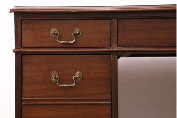 ヴィンテージ　DREXEL HERITAGE (ドレクセルヘリテイジ)　マホガニー材　洗練された大人の雰囲気醸し出す両袖デスク(机、在宅ワーク、在宅用ワークデスク、ビンテージ)(R-047611)