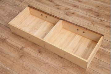 中古　民芸家具　ケヤキ材の波打つような杢目が目を引く戸棚(収納棚、食器棚)(R-047624)
