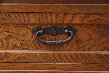 中古　民芸家具　ケヤキ材の波打つような杢目が目を引く戸棚(収納棚、食器棚)(R-047624)