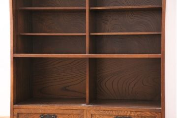 中古　民芸家具　ケヤキ材の波打つような杢目が目を引く戸棚(収納棚、食器棚)(R-047624)