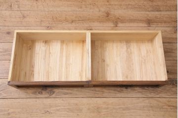 中古　民芸家具　ケヤキ材の波打つような杢目が目を引く戸棚(収納棚、食器棚)(R-047624)