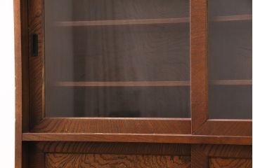 中古　民芸家具　ケヤキ材の波打つような杢目が目を引く戸棚(収納棚、食器棚)(R-047624)