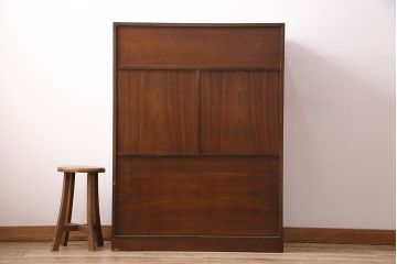 中古　民芸家具　ケヤキ材の波打つような杢目が目を引く戸棚(収納棚、食器棚)(R-047624)