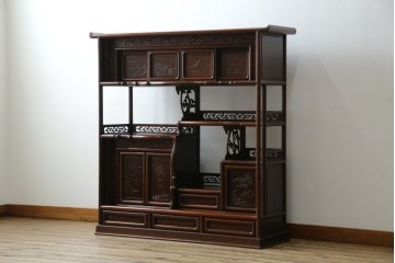 中古　国産指物家具　紫檀(シタン)材　高級品!漆塗りが上品な和の雰囲気を醸し出す飾り棚　(R-047625)