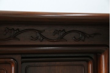 中古　国産指物家具　紫檀(シタン)材　高級品!漆塗りが上品な和の雰囲気を醸し出す飾り棚　(R-047625)