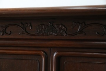 中古　国産指物家具　紫檀(シタン)材　高級品!漆塗りが上品な和の雰囲気を醸し出す飾り棚　(R-047625)