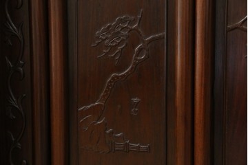 中古　国産指物家具　紫檀(シタン)材　高級品!漆塗りが上品な和の雰囲気を醸し出す飾り棚　(R-047625)