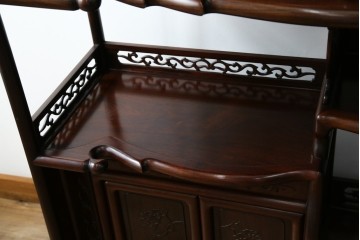 中古　国産指物家具　紫檀(シタン)材　高級品!漆塗りが上品な和の雰囲気を醸し出す飾り棚　(R-047625)