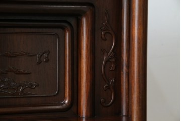 中古　国産指物家具　紫檀(シタン)材　高級品!漆塗りが上品な和の雰囲気を醸し出す飾り棚　(R-047625)