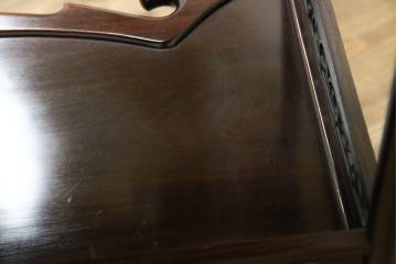 中古　国産指物家具　紫檀(シタン)材　高級品!漆塗りが上品な和の雰囲気を醸し出す飾り棚　(R-047625)