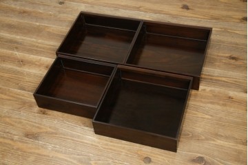 中古　国産指物家具　紫檀(シタン)材　高級品!漆塗りが上品な和の雰囲気を醸し出す飾り棚　(R-047625)