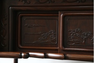 中古　国産指物家具　紫檀(シタン)材　高級品!漆塗りが上品な和の雰囲気を醸し出す飾り棚　(R-047625)