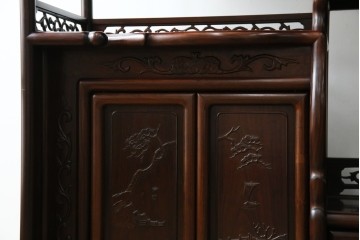 中古　国産指物家具　紫檀(シタン)材　高級品!漆塗りが上品な和の雰囲気を醸し出す飾り棚　(R-047625)