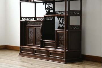 中古　国産指物家具　紫檀(シタン)材　高級品!漆塗りが上品な和の雰囲気を醸し出す飾り棚　(R-047625)