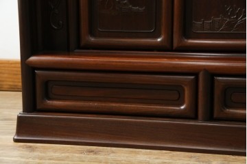 中古　国産指物家具　紫檀(シタン)材　高級品!漆塗りが上品な和の雰囲気を醸し出す飾り棚　(R-047625)