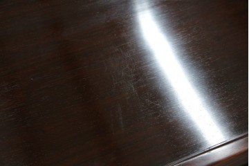 中古　国産指物家具　紫檀(シタン)材　高級品!漆塗りが上品な和の雰囲気を醸し出す飾り棚　(R-047625)