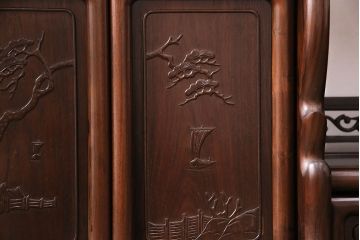 中古　国産指物家具　紫檀(シタン)材　高級品!漆塗りが上品な和の雰囲気を醸し出す飾り棚(茶棚、違い棚、戸棚、収納棚)(R-047625)