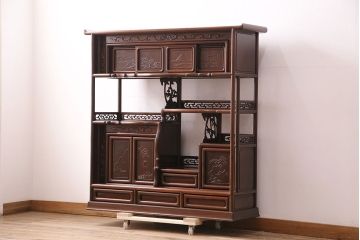 中古　国産指物家具　紫檀(シタン)材　高級品!漆塗りが上品な和の雰囲気を醸し出す飾り棚(茶棚、違い棚、戸棚、収納棚)(R-047625)