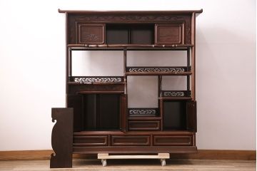 中古　国産指物家具　紫檀(シタン)材　高級品!漆塗りが上品な和の雰囲気を醸し出す飾り棚(茶棚、違い棚、戸棚、収納棚)(R-047625)