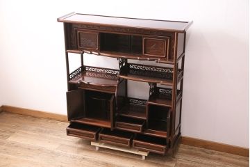 中古　国産指物家具　紫檀(シタン)材　高級品!漆塗りが上品な和の雰囲気を醸し出す飾り棚(茶棚、違い棚、戸棚、収納棚)(R-047625)