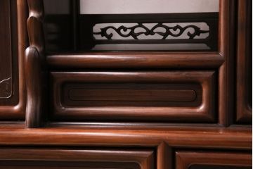 中古　国産指物家具　紫檀(シタン)材　高級品!漆塗りが上品な和の雰囲気を醸し出す飾り棚(茶棚、違い棚、戸棚、収納棚)(R-047625)