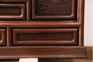 中古　国産指物家具　紫檀(シタン)材　高級品!漆塗りが上品な和の雰囲気を醸し出す飾り棚(茶棚、違い棚、戸棚、収納棚)(R-047625)