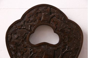 中古　伝統工芸の軽井沢彫りの一品!桜の彫刻が見事なダイニングチェア(イス)(R-047626)