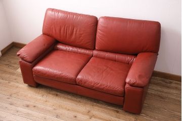 中古　スペイン製　VAROSA VALENTI(バロッサ バレンティ)　高級品!大人な雰囲気を醸し出す二人掛けソファ　定価約100万円　(R-047628)