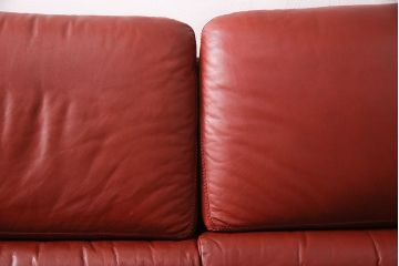 中古　スペイン製　VAROSA VALENTI(バロッサ バレンティ)　高級品!大人な雰囲気を醸し出す二人掛けソファ　定価約100万円　(R-047628)