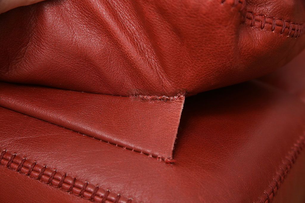 中古　スペイン製　VAROSA VALENTI(バロッサ バレンティ)　高級品!大人な雰囲気を醸し出す二人掛けソファ　定価約100万円　(R-047628)